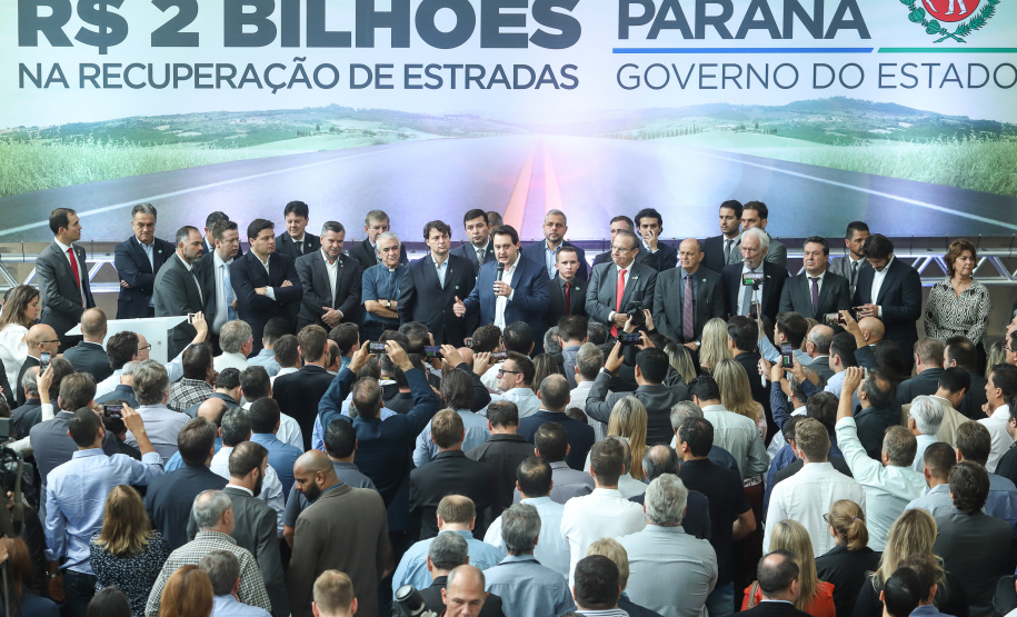 O governador Carlos Massa Ratinho Junior lançou, nesta terça-feira (07), o Programa de Revitalização das Estradas, que vai beneficiar todas as regiões do Paraná. Foto: Rodrigo Felix Leal/ANPr