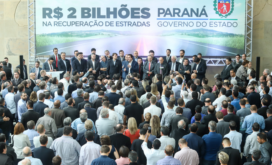 O governador Carlos Massa Ratinho Junior lançou, nesta terça-feira (07), o Programa de Revitalização das Estradas, que vai beneficiar todas as regiões do Paraná. Foto: Rodrigo Felix Leal/ANPr