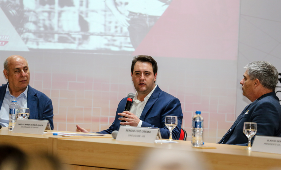 O governador Carlos Massa Ratinho Junior participa de reunião com associados do Sinduscon-PR.   Curitiba, 07/05/2019 -  Foto: Geraldo Bubniak/ANPr