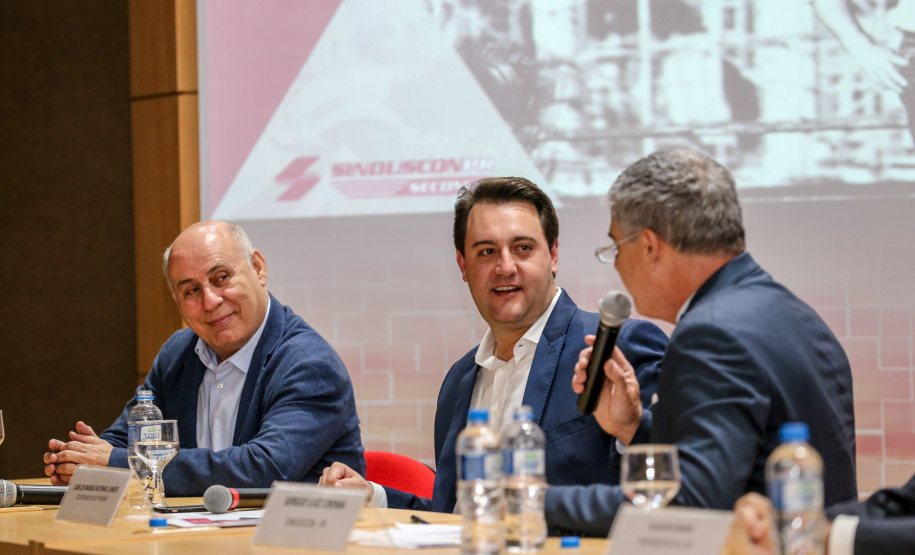 O governador Carlos Massa Ratinho Junior participa de reunião com associados do Sinduscon-PR.   Curitiba, 07/05/2019 -  Foto: Geraldo Bubniak/ANPr