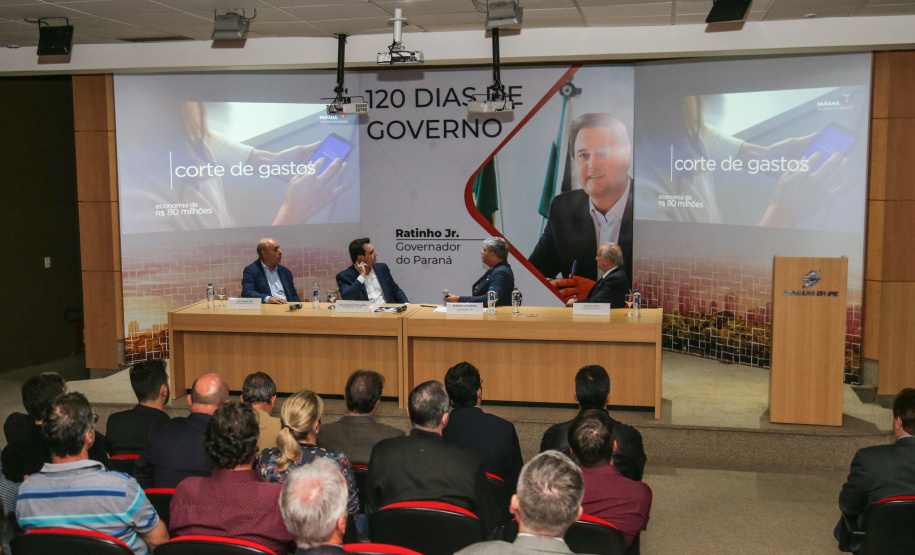 O governador Carlos Massa Ratinho Junior participa de reunião com associados do Sinduscon-PR.   Curitiba, 07/05/2019 -  Foto: Geraldo Bubniak/ANPr