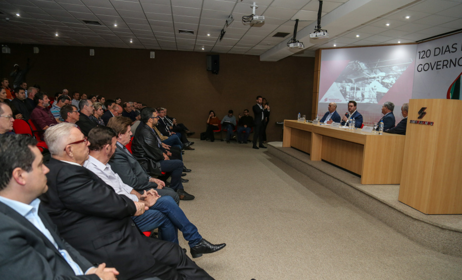 O governador Carlos Massa Ratinho Junior participa de reunião com associados do Sinduscon-PR.   Curitiba, 07/05/2019 -  Foto: Geraldo Bubniak/ANPr