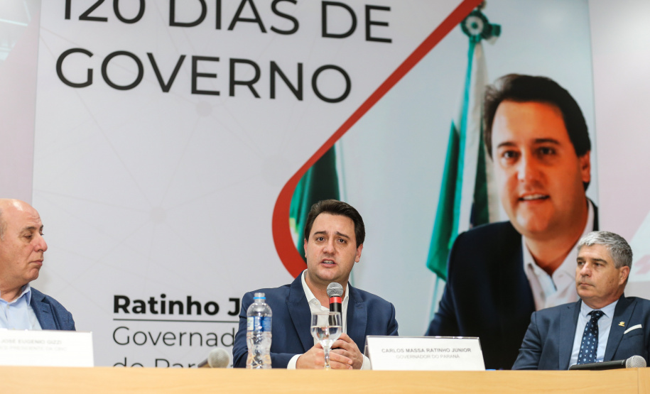 O governador Carlos Massa Ratinho Junior participa de reunião com associados do Sinduscon-PR  nesta terça-feira (7) apresentando um balanço dos 120 dias de gestão do Estado.   Curitiba, 07/05/2019 -  Foto: Geraldo Bubniak/ANPr