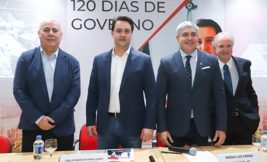 O governador Carlos Massa Ratinho Junior participa de reunião com associados do Sinduscon-PR nesta terça-feira (7) apresentando um balanço dos 120 dias de gestão do Estado. Curitiba, 07/05/2019 - Foto: Rodrigo Felix Leal/ANPr