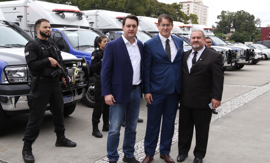 O governador Carlos Massa Ratinho Junior entregou nesta quarta-feira armas, rádios comunicadores e veículos de escolta ao Departamento Penitenciário do Paraná (Depen). O objetivo é equipar e modernizar o sistema prisional do Estado. Curitiba, 08/05/2019. Foto: José Fernando Ogura/ANPr