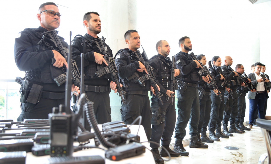 O governador Carlos Massa Ratinho Junior entregou nesta quarta-feira armas, rádios comunicadores e veículos de escolta ao Departamento Penitenciário do Paraná (Depen). O objetivo é equipar e modernizar o sistema prisional do Estado. Curitiba, 08/05/2019. Foto: José Fernando Ogura/ANPr