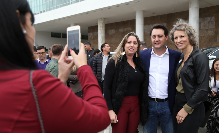 O governador Carlos Massa Ratinho Junior entregou nesta quarta-feira armas, rádios comunicadores e veículos de escolta ao Departamento Penitenciário do Paraná (Depen). O objetivo é equipar e modernizar o sistema prisional do Estado. Curitiba, 08/05/2019. Foto: José Fernando Ogura/ANPr