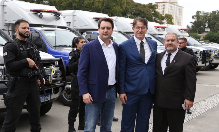 O governador Carlos Massa Ratinho Junior entregou nesta quarta-feira armas, rádios comunicadores e veículos de escolta ao Departamento Penitenciário do Paraná (Depen). O objetivo é equipar e modernizar o sistema prisional do Estado. Curitiba, 08/05/2019. Foto: José Fernando Ogura/ANPr