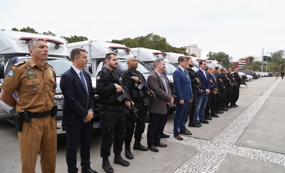 O governador Carlos Massa Ratinho Junior entregou nesta quarta-feira armas, rádios comunicadores e veículos de escolta ao Departamento Penitenciário do Paraná (Depen). O objetivo é equipar e modernizar o sistema prisional do Estado. Curitiba, 08/05/2019. Foto: José Fernando Ogura/ANPr