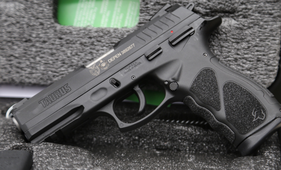 O governador Carlos Massa Ratinho Junior entregou nesta quarta-feira armas, rádios comunicadores e veículos de escolta ao Departamento Penitenciário do Paraná (Depen). O objetivo é equipar e modernizar o sistema prisional do Estado. Curitiba, 08/05/2019. Foto: José Fernando Ogura/ANPr