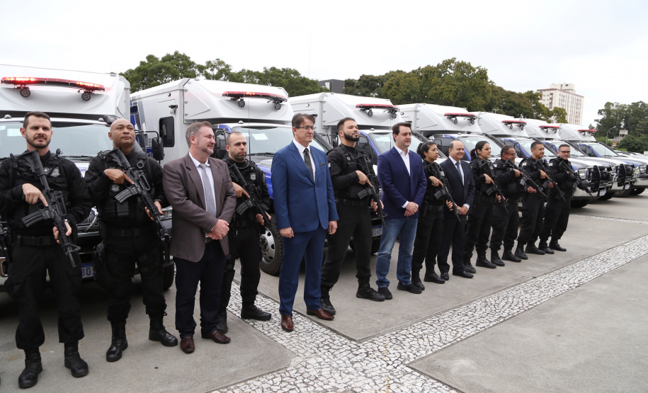 O governador Carlos Massa Ratinho Junior entregou nesta quarta-feira armas, rádios comunicadores e veículos de escolta ao Departamento Penitenciário do Paraná (Depen). O objetivo é equipar e modernizar o sistema prisional do Estado. Curitiba, 08/05/2019. Foto: José Fernando Ogura/ANPr