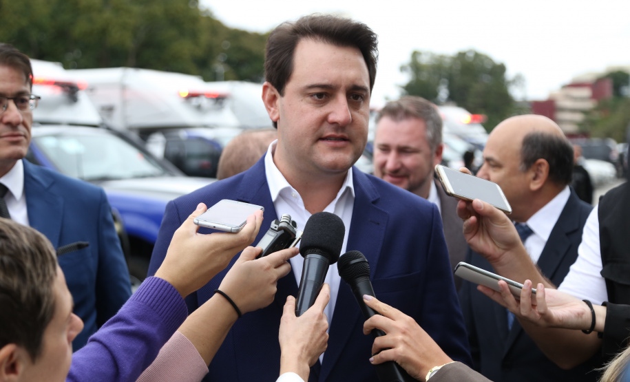 O governador Carlos Massa Ratinho Junior entregou nesta quarta-feira armas, rádios comunicadores e veículos de escolta ao Departamento Penitenciário do Paraná (Depen). O objetivo é equipar e modernizar o sistema prisional do Estado. Curitiba, 08/05/2019. Foto: José Fernando Ogura/ANPr