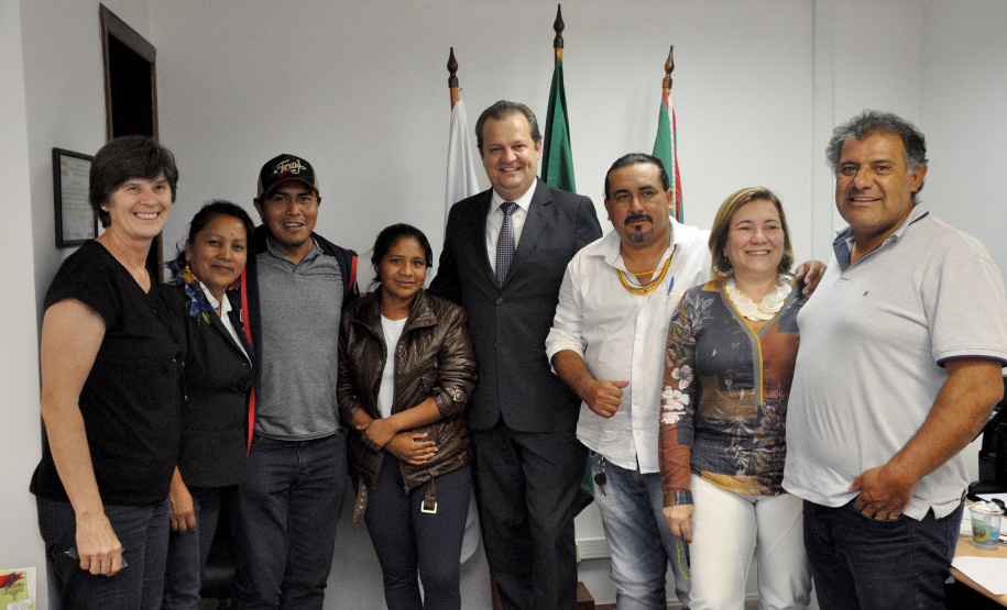 Seti recebe representantes do curso de Pedagogia para povos Indígenas da Unicentro. Foto: Divulgação/SETI