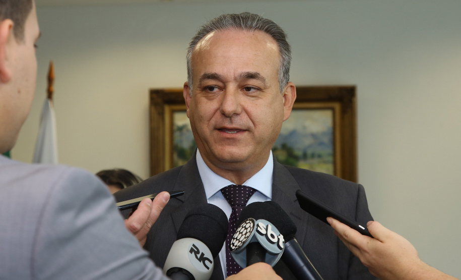 Uma nova parceria do Governo do Estado com a Volkswagen foi anunciada nesta quarta-feira (8) para investimento em ação social no Paraná. O anúncio aconteceu em solenidade com o governador Carlos Massa Ratinho Junior e o CEO da Volkswagen América Latina, Pablo Di Si, no Palácio Iguaçu. Na imagem, Adriano Rocha Lago, superintendente do Hospital Erasto Gaertner. Curitiba,08/05/2019 Foto:Jaelson Lucas / ANPr