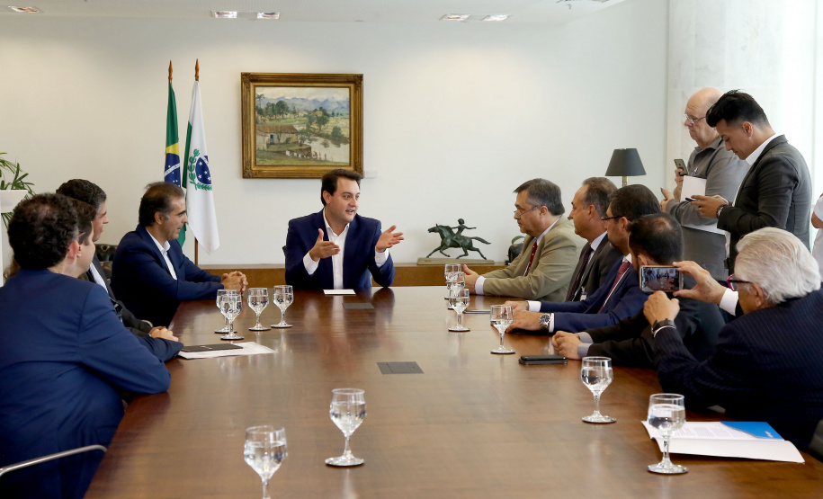 Uma nova parceria do Governo do Estado com a Volkswagen foi anunciada nesta quarta-feira (8) para investimento em ação social no Paraná. O anúncio aconteceu em solenidade com o governador Carlos Massa Ratinho Junior e o CEO da Volkswagen América Latina, Pablo Di Si, no Palácio Iguaçu. Curitiba,08/05/2019 Foto:Jaelson Lucas / ANPr