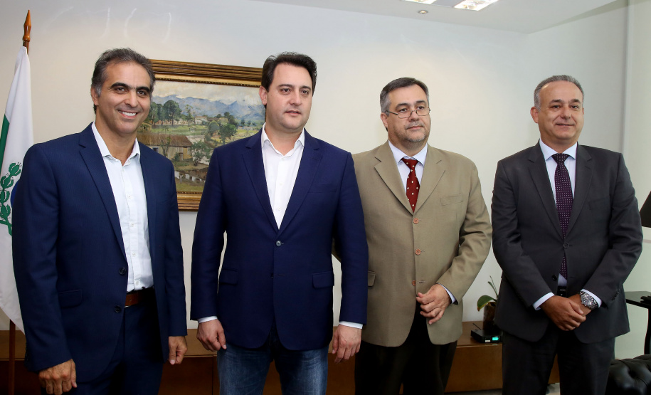 Uma nova parceria do Governo do Estado com a Volkswagen foi anunciada nesta quarta-feira (8) para investimento em ação social no Paraná. O anúncio aconteceu em solenidade com o governador Carlos Massa Ratinho Junior e o CEO da Volkswagen América Latina, Pablo Di Si, no Palácio Iguaçu. Curitiba,08/05/2019 Foto:Jaelson Lucas / ANPr