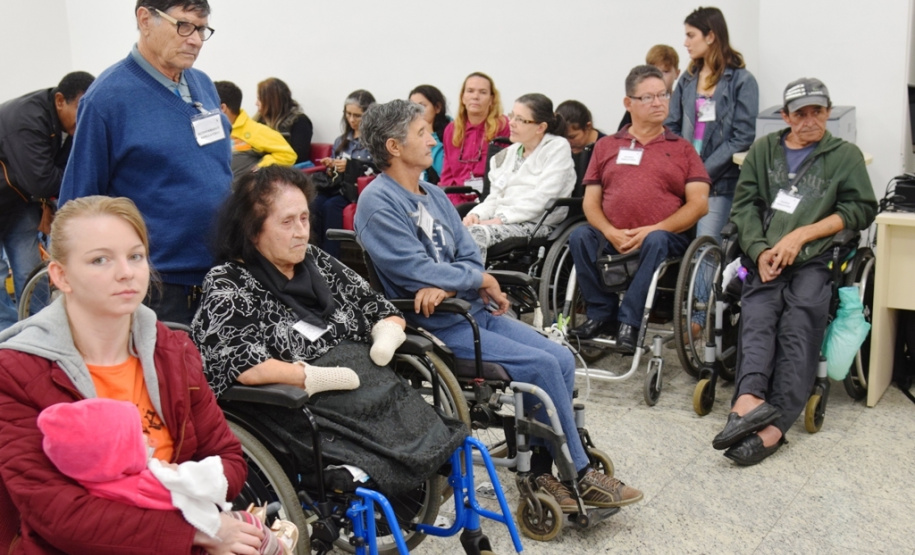 Secretaria da Saúde do Paraná, por meio da Fundação Estatal de Atenção em Saúde do Estado do Paraná (Funeas), fez hoje a entrega de 33 cadeiras de rodas motorizadas a pacientes do Centro Hospitalar de Reabilitação Ana Carolina Moura Xavier (CHR), em Curitiba. São cadeiras fabricadas no Rio Grande do Sul e feitas sob medida, de acordo com as necessidades individuais dos pacientes. Foto:Diogo Pracz de Oliveira/SESA