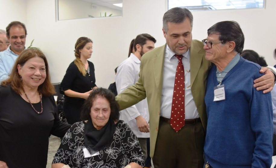 Secretaria da Saúde do Paraná, por meio da Fundação Estatal de Atenção em Saúde do Estado do Paraná (Funeas), fez hoje a entrega de 33 cadeiras de rodas motorizadas a pacientes do Centro Hospitalar de Reabilitação Ana Carolina Moura Xavier (CHR), em Curitiba. São cadeiras fabricadas no Rio Grande do Sul e feitas sob medida, de acordo com as necessidades individuais dos pacientes. Foto:Diogo Pracz de Oliveira/SESA