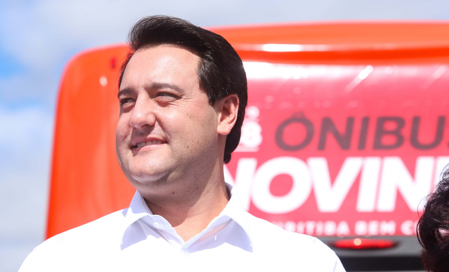 O governador Carlos Massa Ratinho Junior repassa recursos para subsidiar o transporte coletivo de Curitiba. Foto: Rodrigo Felix Leal/ANPr