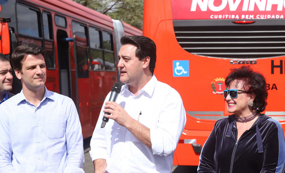 O governador Carlos Massa Ratinho Junior repassa recursos para subsidiar o transporte coletivo de Curitiba. Foto: Rodrigo Felix Leal/ANPr