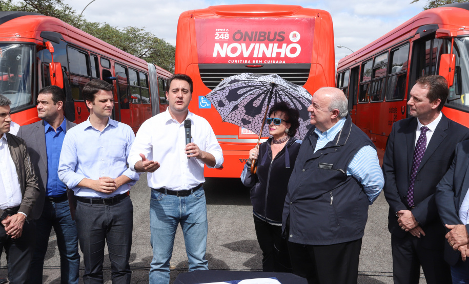 O governador Carlos Massa Ratinho Junior repassa recursos para subsidiar o transporte coletivo de Curitiba. Foto: Rodrigo Felix Leal/ANPr