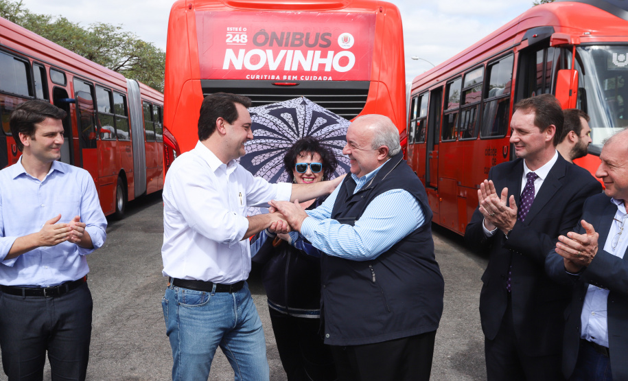 O governador Carlos Massa Ratinho Junior repassa recursos para subsidiar o transporte coletivo de Curitiba. Foto: Rodrigo Felix Leal/ANPr