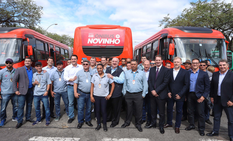 O governador Carlos Massa Ratinho Junior repassa recursos para subsidiar o transporte coletivo de Curitiba. Foto: Rodrigo Felix Leal/ANPr