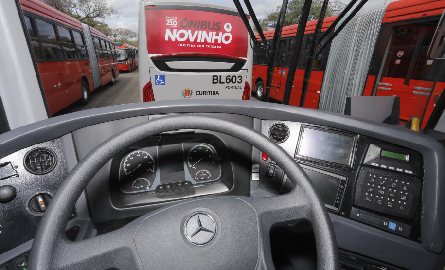 GOVERNADOR DESTINA RECURSOS PARA SUBSIDIAR TRANSPORTE COLETIVO DE CURITIBA. O governador Carlos Massa Ratinho Junior destina recursos para subsidiar o transporte coletivo de Curitiba. Participaram da solenidade: prefeito de Curitiba, Rafael Greca de Macedo; secretário de Desenvolvimento Urbano, João Carlos Ortega; presidente da Comec, Gilson dos Santos; entre outros.Curitiba, 09-05-19.Foto: Arnaldo Alves / ANPr.