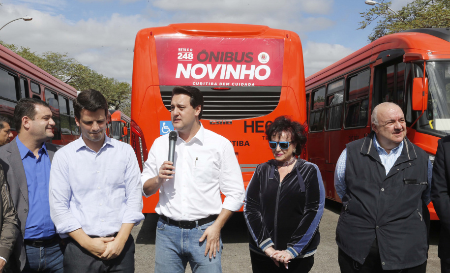 GOVERNADOR DESTINA RECURSOS PARA SUBSIDIAR TRANSPORTE COLETIVO DE CURITIBA. O governador Carlos Massa Ratinho Junior destina recursos para subsidiar o transporte coletivo de Curitiba. Participaram da solenidade: prefeito de Curitiba, Rafael Greca de Macedo; secretário de Desenvolvimento Urbano, João Carlos Ortega; presidente da Comec, Gilson dos Santos; entre outros.Curitiba, 09-05-19.Foto: Arnaldo Alves / ANPr.