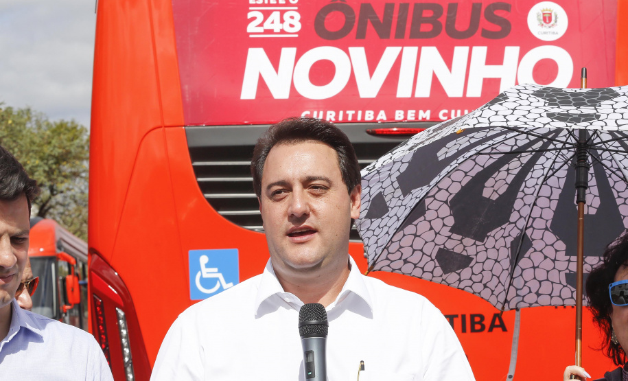 GOVERNADOR DESTINA RECURSOS PARA SUBSIDIAR TRANSPORTE COLETIVO DE CURITIBA. O governador Carlos Massa Ratinho Junior destina recursos para subsidiar o transporte coletivo de Curitiba. Participaram da solenidade: prefeito de Curitiba, Rafael Greca de Macedo; secretário de Desenvolvimento Urbano, João Carlos Ortega; presidente da Comec, Gilson dos Santos; entre outros.Curitiba, 09-05-19.Foto: Arnaldo Alves / ANPr.