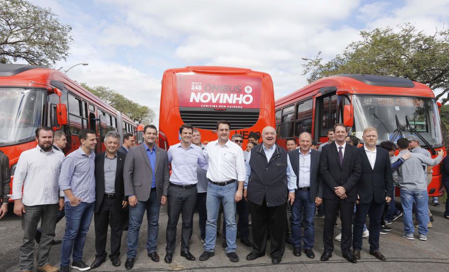 GOVERNADOR DESTINA RECURSOS PARA SUBSIDIAR TRANSPORTE COLETIVO DE CURITIBA. O governador Carlos Massa Ratinho Junior destina recursos para subsidiar o transporte coletivo de Curitiba. Participaram da solenidade: prefeito de Curitiba, Rafael Greca de Macedo; secretário de Desenvolvimento Urbano, João Carlos Ortega; presidente da Comec, Gilson dos Santos; entre outros.Curitiba, 09-05-19.Foto: Arnaldo Alves / ANPr.