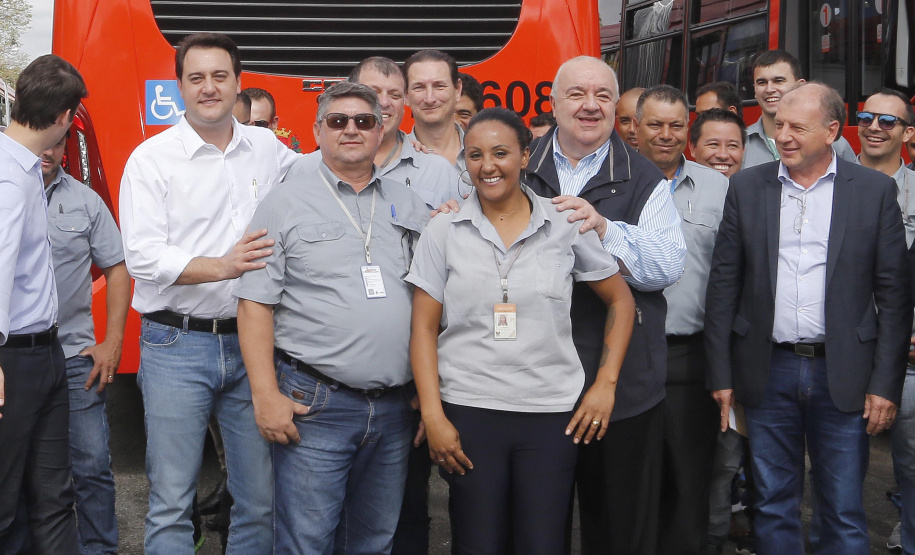 GOVERNADOR DESTINA RECURSOS PARA SUBSIDIAR TRANSPORTE COLETIVO DE CURITIBA. O governador Carlos Massa Ratinho Junior destina recursos para subsidiar o transporte coletivo de Curitiba. Participaram da solenidade: prefeito de Curitiba, Rafael Greca de Macedo; secretário de Desenvolvimento Urbano, João Carlos Ortega; presidente da Comec, Gilson dos Santos; entre outros.Curitiba, 09-05-19.Foto: Arnaldo Alves / ANPr.