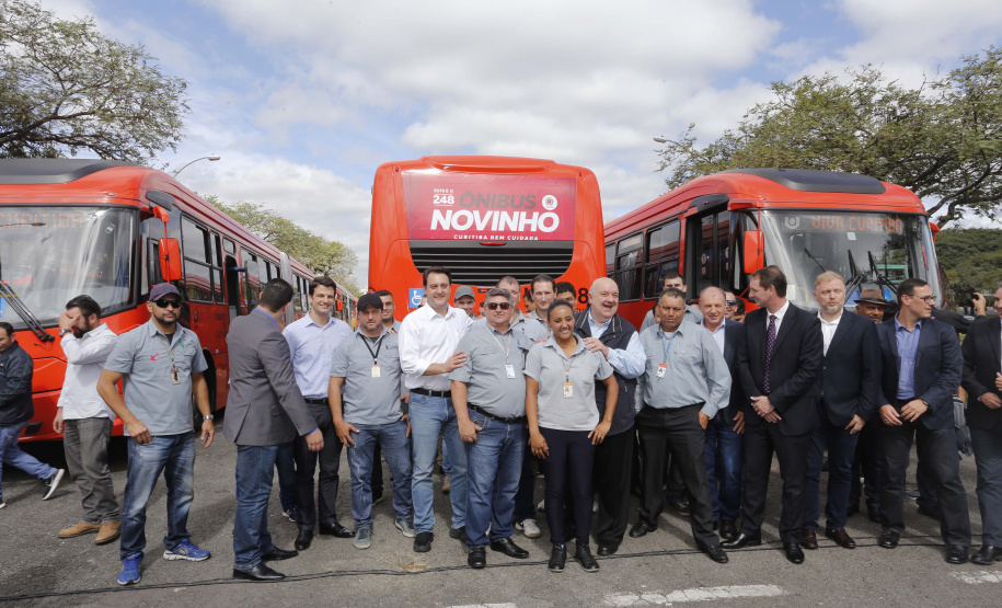 GOVERNADOR DESTINA RECURSOS PARA SUBSIDIAR TRANSPORTE COLETIVO DE CURITIBA. O governador Carlos Massa Ratinho Junior destina recursos para subsidiar o transporte coletivo de Curitiba. Participaram da solenidade: prefeito de Curitiba, Rafael Greca de Macedo; secretário de Desenvolvimento Urbano, João Carlos Ortega; presidente da Comec, Gilson dos Santos; entre outros.Curitiba, 09-05-19.Foto: Arnaldo Alves / ANPr.