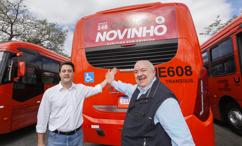 GOVERNADOR DESTINA RECURSOS PARA SUBSIDIAR TRANSPORTE COLETIVO DE CURITIBA. O governador Carlos Massa Ratinho Junior destina recursos para subsidiar o transporte coletivo de Curitiba. Participaram da solenidade: prefeito de Curitiba, Rafael Greca de Macedo; secretário de Desenvolvimento Urbano, João Carlos Ortega; presidente da Comec, Gilson dos Santos; entre outros.Curitiba, 09-05-19.Foto: Arnaldo Alves / ANPr.