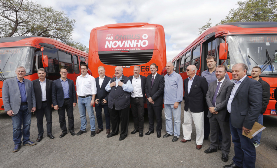 GOVERNADOR DESTINA RECURSOS PARA SUBSIDIAR TRANSPORTE COLETIVO DE CURITIBA. O governador Carlos Massa Ratinho Junior destina recursos para subsidiar o transporte coletivo de Curitiba. Participaram da solenidade: prefeito de Curitiba, Rafael Greca de Macedo; secretário de Desenvolvimento Urbano, João Carlos Ortega; presidente da Comec, Gilson dos Santos; entre outros.Curitiba, 09-05-19.Foto: Arnaldo Alves / ANPr.