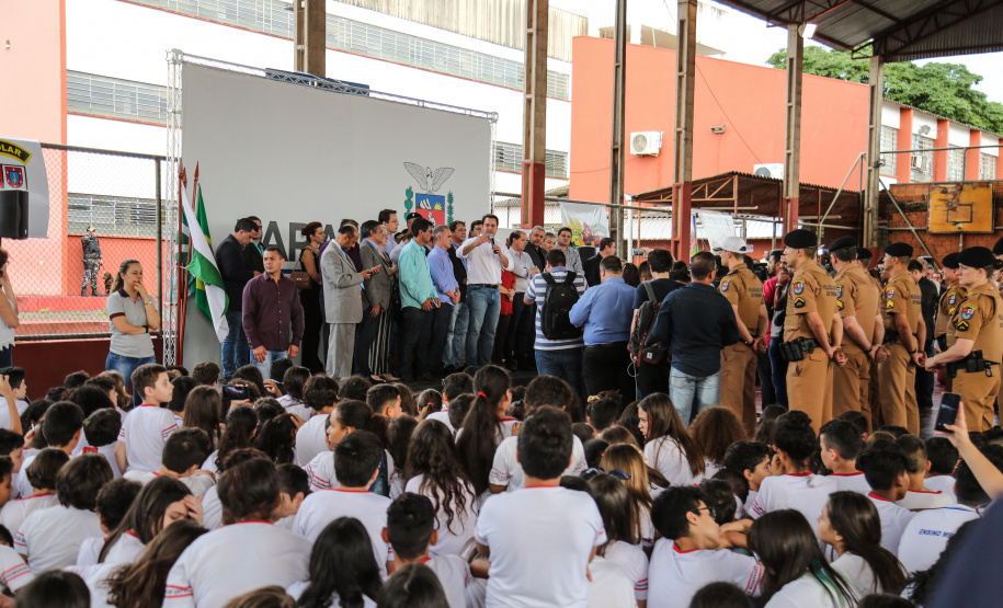O governador Carlos Massa Ratinho Junior lança o programa Escola Segura. Foz do Iguaçu, 09/05/2019 - Foto: Geraldo Bubniak/ANPr