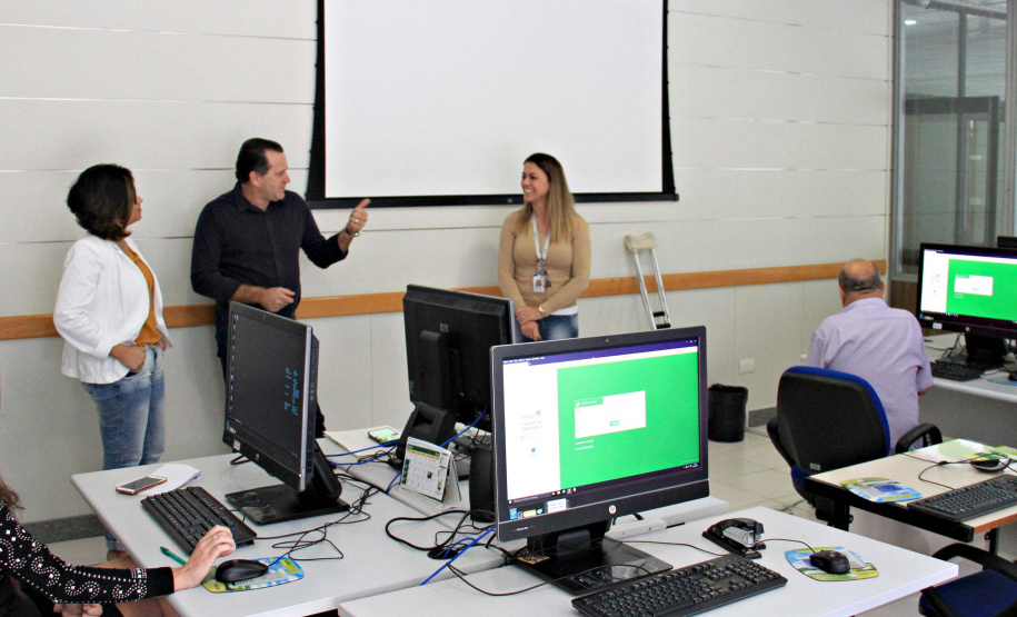 Diversos servidores da Secretaria de Estado do Desenvolvimento Urbano (SEDU) participaram nesta quinta-feira (09) do Curso Presencial do E-Protocolo. Com o treinamento, todo funcionário poderá iniciar um processo. Com a ferramenta digital, acaba a necessidade de um único setor físico para receber documentos e solicitações. Foto: Divulgação/SEDU