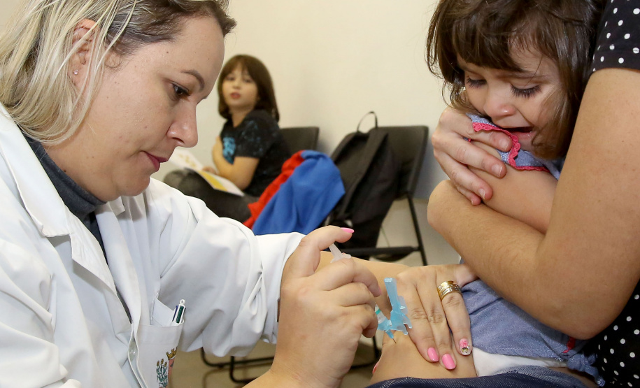 Balanço sobre a cobertura vacinal contra a gripe mostra que o Estado imunizou até o momento 55,69% do público-alvo estabelecido pela Organização Mundial da Saúde. Foto: Jaelson Lucas/ANPr