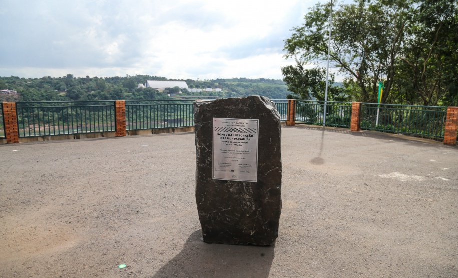 O governador Carlos Massa Ratinho Junior recebe em Foz do Iguaçu, o presidente Jair Bolsonaro e o presidente do Paraguai Mario Abdo Benítez para o lançamento da pedra fundamental da segunda ponte entre Brasil e Paraguai, em cerimônia no Marco das Três Fronteiras, nesta sexta-feira (10). Foz do Iguaçu, 10/05/2019 - Foto: Geraldo Bubniak/ANPr