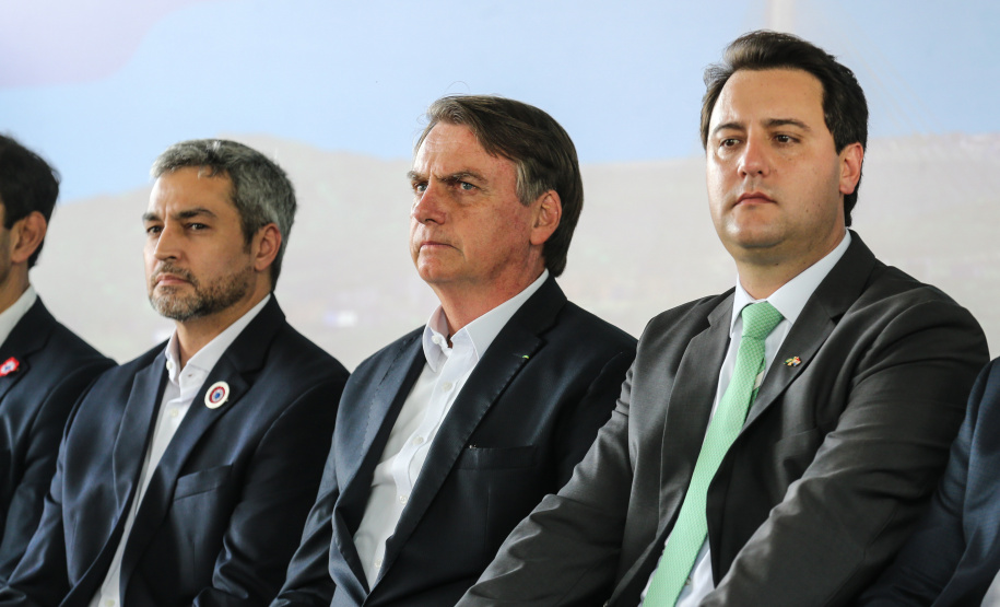 O governador Carlos Massa Ratinho Junior recebe em Foz do Iguaçu, o presidente Jair Bolsonaro e o presidente do Paraguai Mario Abdo Benítez para o lançamento da pedra fundamental da segunda ponte entre Brasil e Paraguai, em cerimônia no Marco das Três Fronteiras, nesta sexta-feira (10). Foz do Iguaçu, 10/05/2019 - Foto: Geraldo Bubniak/ANPr