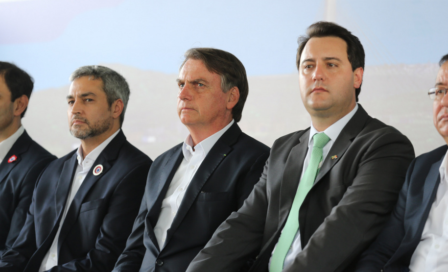 O governador Carlos Massa Ratinho Junior recebe o presidente Jair Bolsonaro e o presidente do Paraguai Mario Abdo Benítez para o lançamento da pedra fundamental da segunda ponte entre Brasil e Paraguai. Foto: Geraldo Bubniak/ANPr. Foz do Iguaçu, 10/05/2019.
