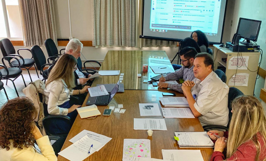 Durante toda a semana, a Divisão de Resíduos Sólidos da Secretaria do
Desenvolvimento Sustentável e do Turismo promoveu reuniões com os
representantes das empresas responsáveis por pneus, lâmpadas pós-consumo
e resíduos de material de construção, buscando soluções para aplicar a
logística reversa.Foto: SEDEST