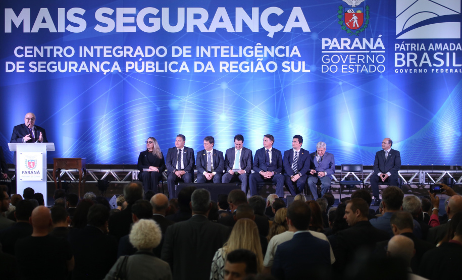 O governador Carlos Massa Ratinho Junior destacou nesta sexta-feira (10) que as forças de segurança do Paraná conseguiram reduzir em 32% o número de homicídios nos primeiros 120 dias deste ano, na comparação com o mesmo quadrimestre do ano passado