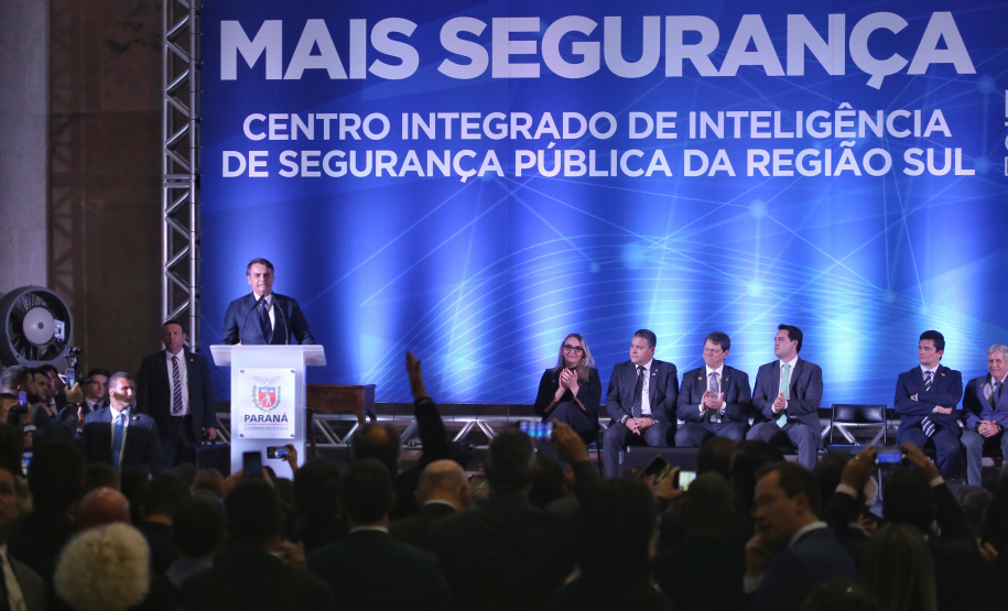 O governador Carlos Massa Ratinho Junior destacou nesta sexta-feira (10) que as forças de segurança do Paraná conseguiram reduzir em 32% o número de homicídios nos primeiros 120 dias deste ano, na comparação com o mesmo quadrimestre do ano passado