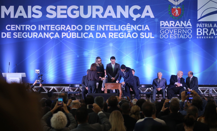 O governador Carlos Massa Ratinho Junior destacou nesta sexta-feira (10) que as forças de segurança do Paraná conseguiram reduzir em 32% o número de homicídios nos primeiros 120 dias deste ano, na comparação com o mesmo quadrimestre do ano passado