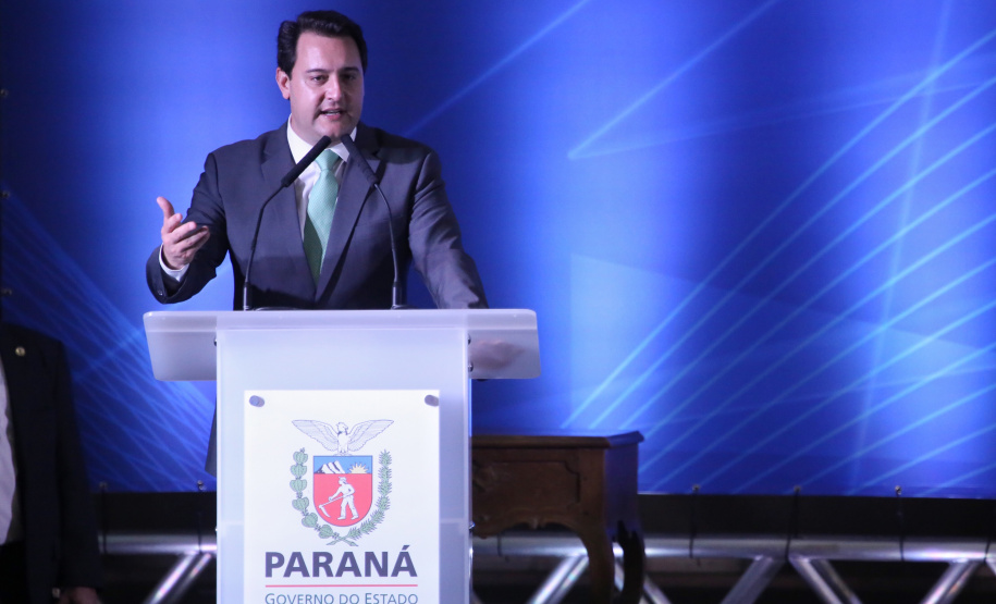 O governador Carlos Massa Ratinho Junior destacou nesta sexta-feira (10) que as forças de segurança do Paraná conseguiram reduzir em 32% o número de homicídios nos primeiros 120 dias deste ano, na comparação com o mesmo quadrimestre do ano passado