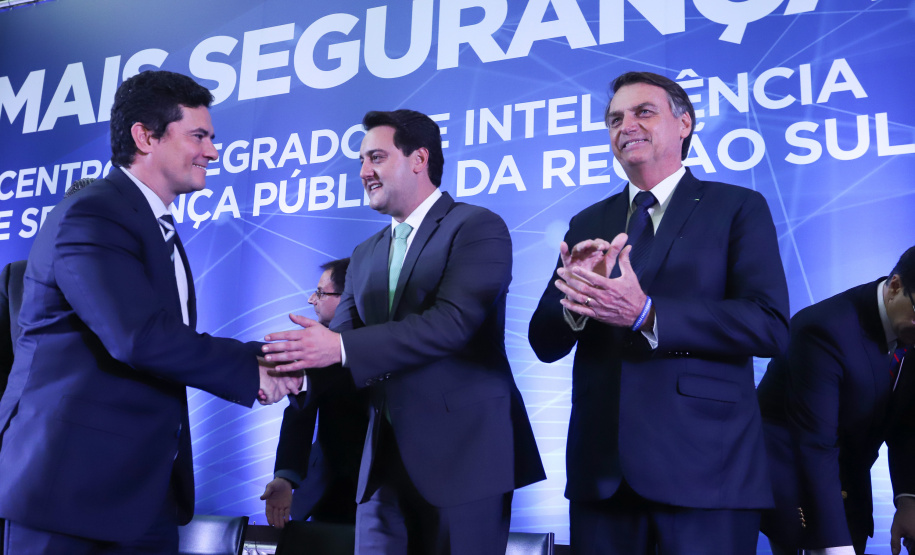 O governador Carlos Massa Ratinho Junior destacou nesta sexta-feira (10) que as forças de segurança do Paraná conseguiram reduzir em 32% o número de homicídios nos primeiros 120 dias deste ano, na comparação com o mesmo quadrimestre do ano passado