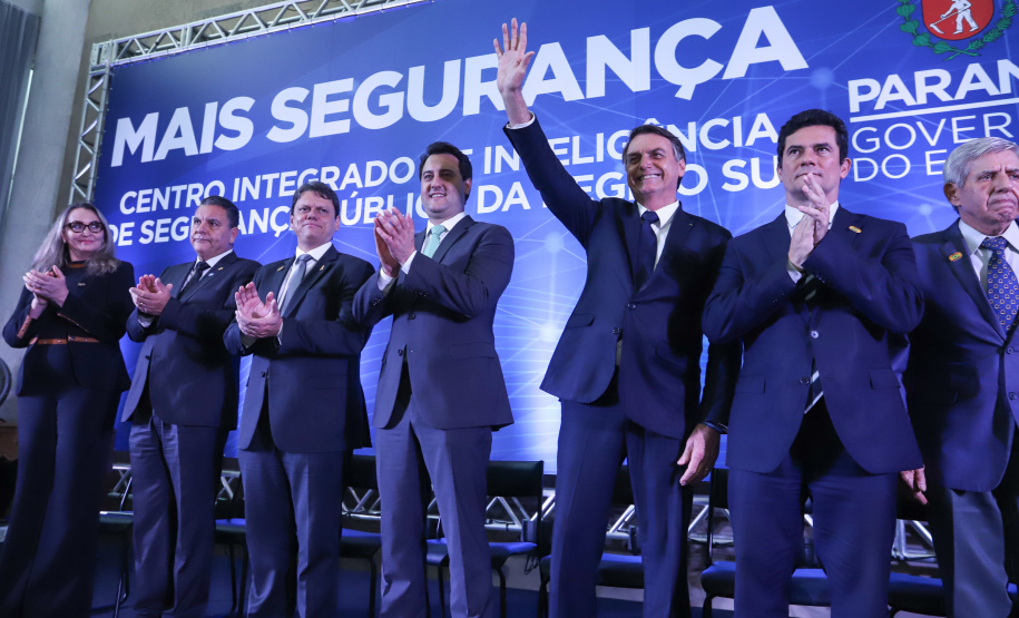 O governador Carlos Massa Ratinho Junior destacou nesta sexta-feira (10) que as forças de segurança do Paraná conseguiram reduzir em 32% o número de homicídios nos primeiros 120 dias deste ano, na comparação com o mesmo quadrimestre do ano passado