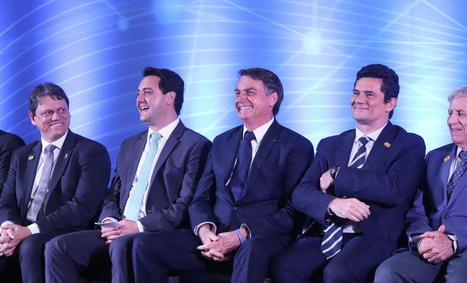 O governador Carlos Massa Ratinho Junior destacou nesta sexta-feira (10) que as forças de segurança do Paraná conseguiram reduzir em 32% o número de homicídios nos primeiros 120 dias deste ano, na comparação com o mesmo quadrimestre do ano passado