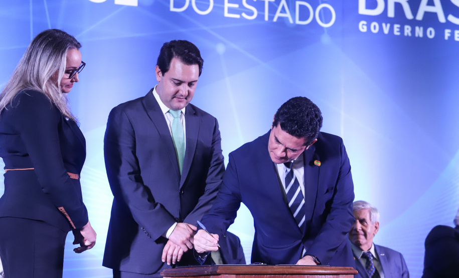 O governador Carlos Massa Ratinho Junior destacou nesta sexta-feira (10) que as forças de segurança do Paraná conseguiram reduzir em 32% o número de homicídios nos primeiros 120 dias deste ano, na comparação com o mesmo quadrimestre do ano passado